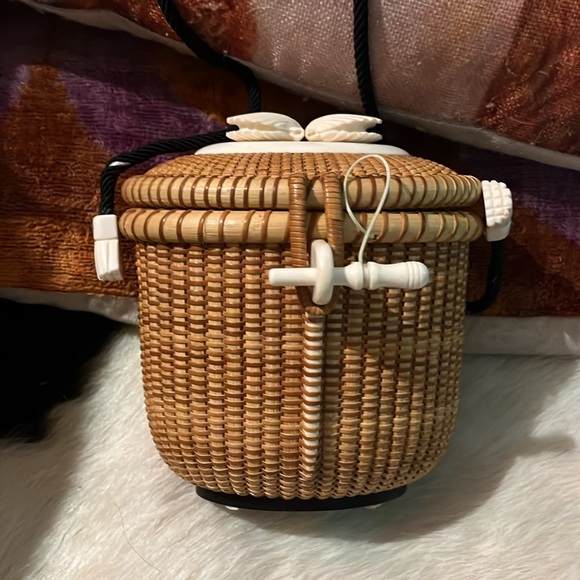 Nantucket Basket Purse Handbags - Authentic Nantucket Basket Purse 2000 signed Danna Fafranio